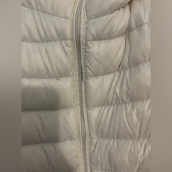 White Uniqlo ultra light down parka jacket - Picture 5 of 5